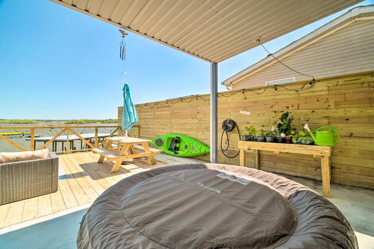 Appartement Pet-Friendly Studio With Kayak, Deck And Dock On Lake! à Onalaska Extérieur photo